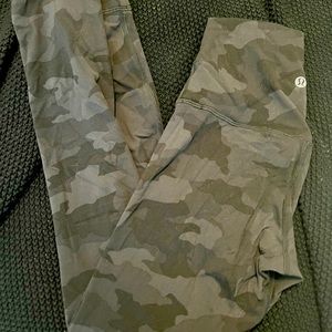 Ready to Rulu Size 2 Black Camo Leggings